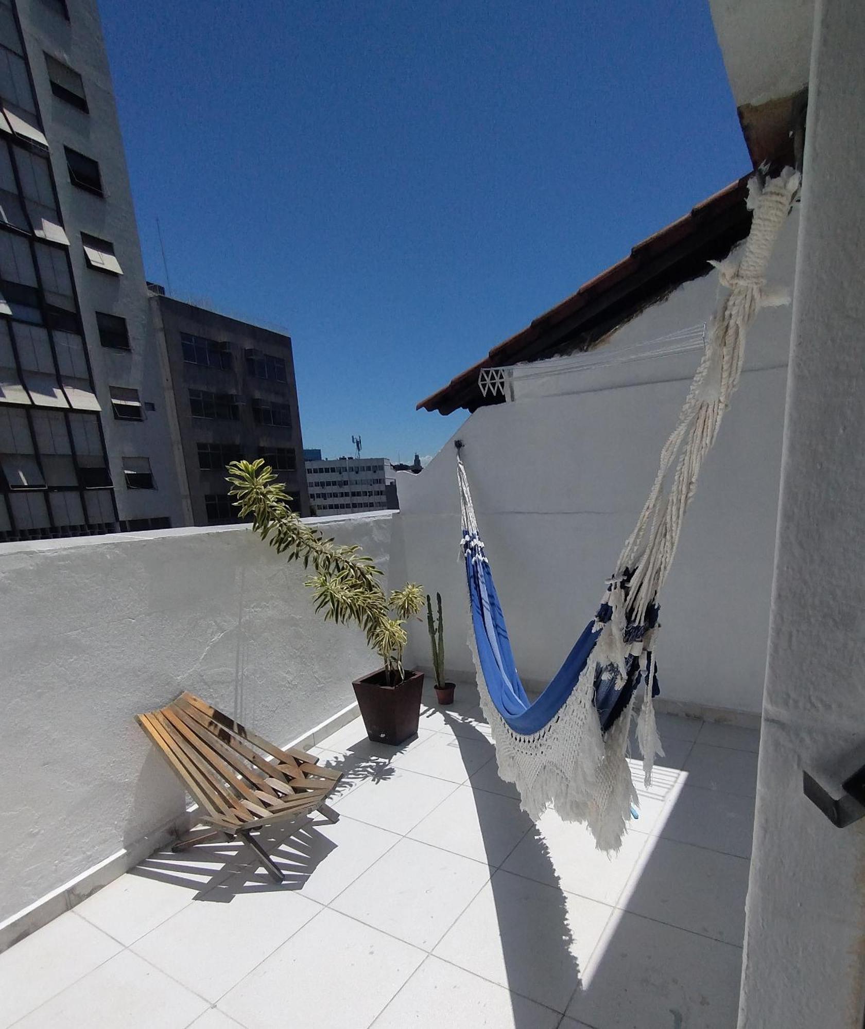 1 Com Sala E Varanda Espacosa *